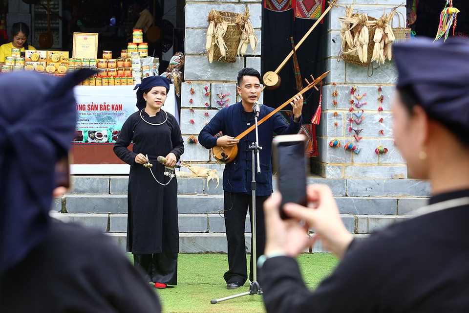 Phiên chợ vùng cao đầy màu sắc ở Hà Nội - 9 Phiên chợ vùng cao đầy màu sắc ở Hà Nội - 9