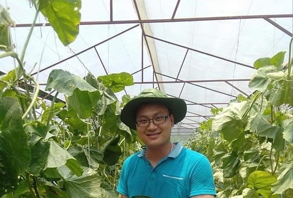 Chàng trai dân tộc Tày vác tù và hàng tổng - 1 Chàng trai dân tộc Tày vác tù và hàng tổng - 1