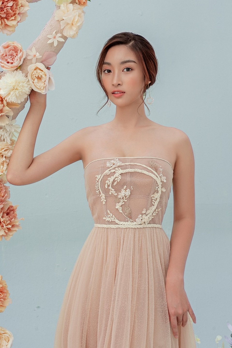 Hình ảnh mới của Hoa hậu Đỗ Mỹ Linh sau tin đồn yêu thiếu gia - 14 Hình ảnh mới của Hoa hậu Đỗ Mỹ Linh sau tin đồn yêu thiếu gia - 14