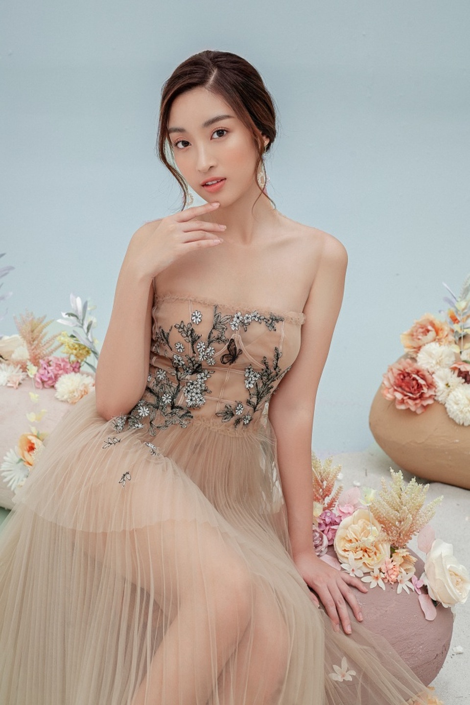 Hình ảnh mới của Hoa hậu Đỗ Mỹ Linh sau tin đồn yêu thiếu gia - 2 Hình ảnh mới của Hoa hậu Đỗ Mỹ Linh sau tin đồn yêu thiếu gia - 2