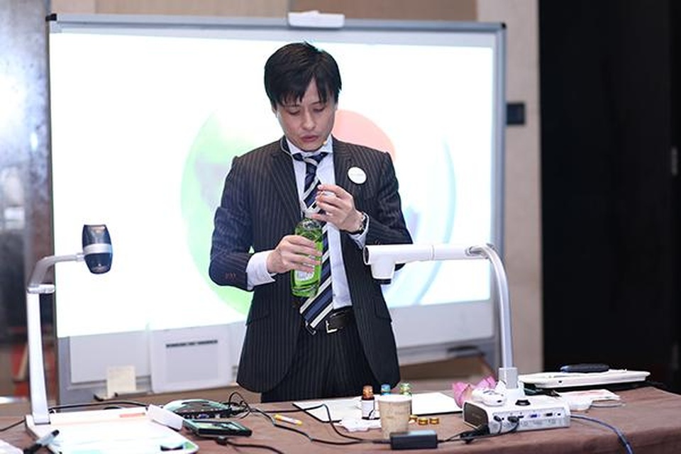 Máy chiếu vật thể ELMO Nhật Bản trợ thủ đắc lực cho giáo dục hiện đại 4.0 - 1 Máy chiếu vật thể ELMO Nhật Bản trợ thủ đắc lực cho giáo dục hiện đại 4.0 - 1