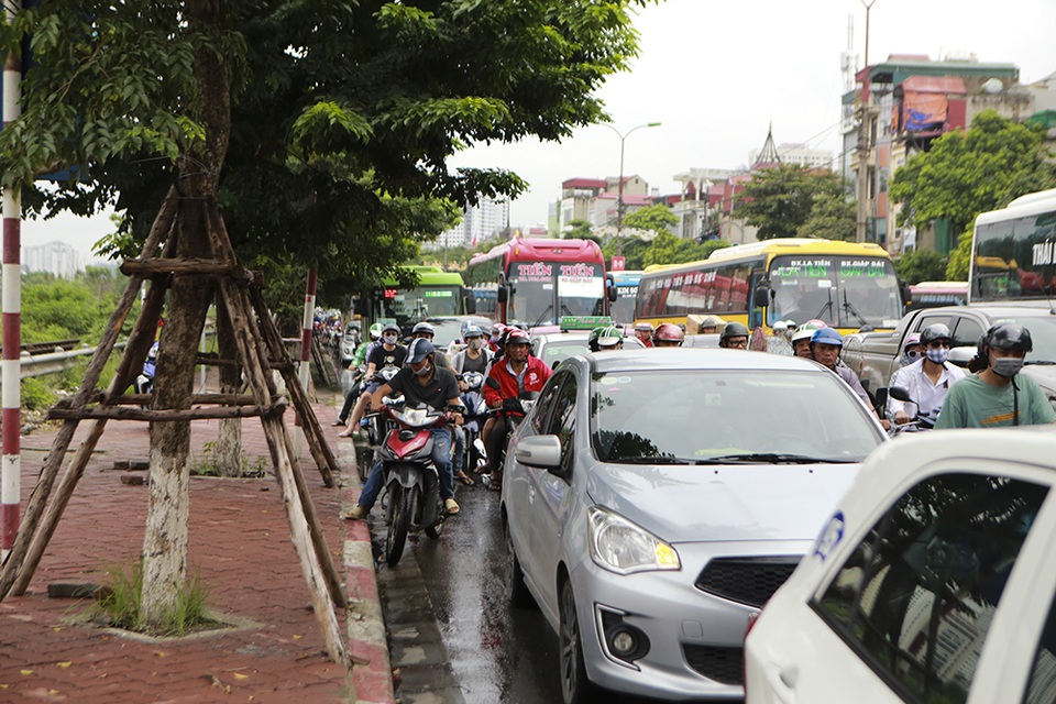 Giao thông Hà Nội thông thoáng trong ngày đầu nghỉ lễ - 9 Giao thông Hà Nội thông thoáng trong ngày đầu nghỉ lễ - 9