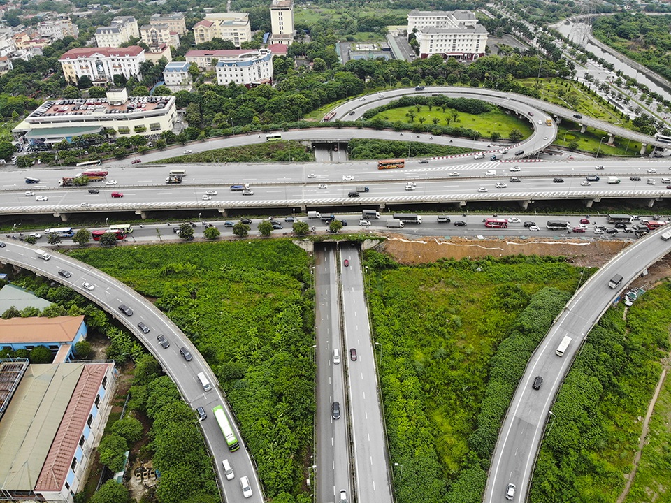 Giao thông Hà Nội thông thoáng trong ngày đầu nghỉ lễ - 1 Giao thông Hà Nội thông thoáng trong ngày đầu nghỉ lễ - 1