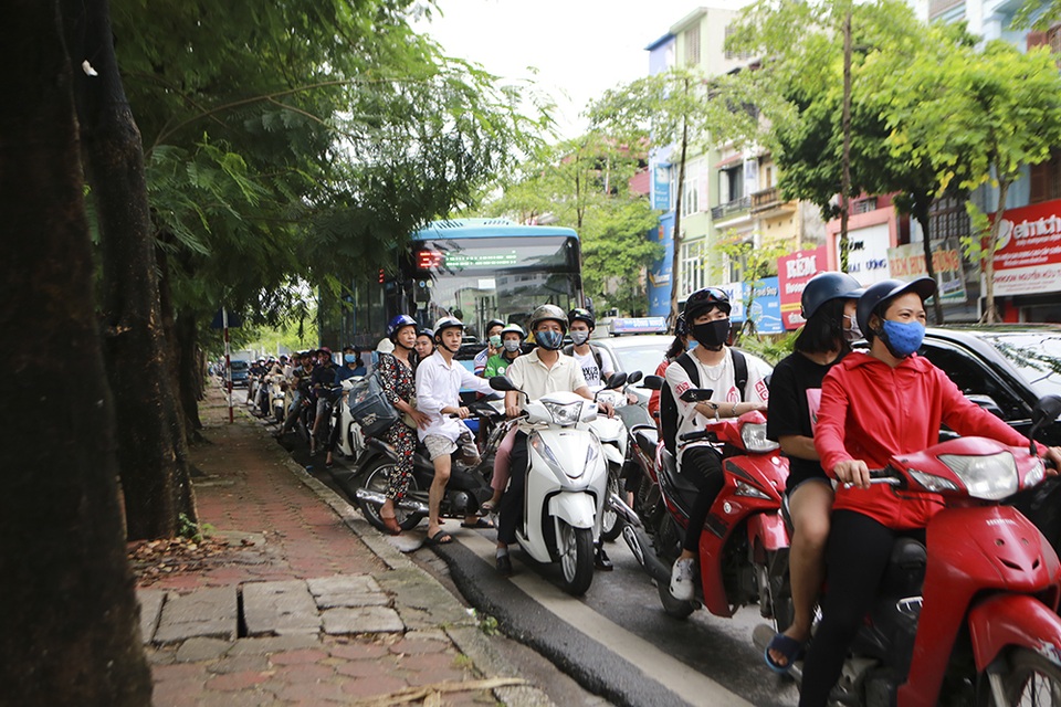 Giao thông Hà Nội thông thoáng trong ngày đầu nghỉ lễ - 6 Giao thông Hà Nội thông thoáng trong ngày đầu nghỉ lễ - 6