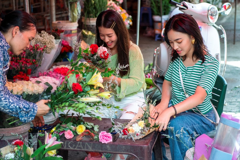 Châu Bùi, Khả Ngân trổ tài làm bánh cuốn “siêu to khổng lồ” tại chương trình City Girls - 3 Châu Bùi, Khả Ngân trổ tài làm bánh cuốn “siêu to khổng lồ” tại chương trình City Girls - 3