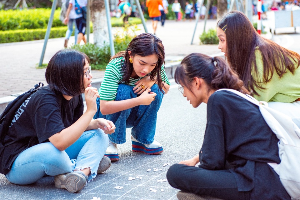 Châu Bùi, Khả Ngân trổ tài làm bánh cuốn “siêu to khổng lồ” tại chương trình City Girls - 5 Châu Bùi, Khả Ngân trổ tài làm bánh cuốn “siêu to khổng lồ” tại chương trình City Girls - 5