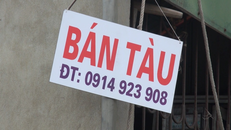 Hàng loạt tàu cá của ngư dân làng biển nằm bờ vì thua lỗ - 3 Hàng loạt tàu cá của ngư dân làng biển nằm bờ vì thua lỗ - 3