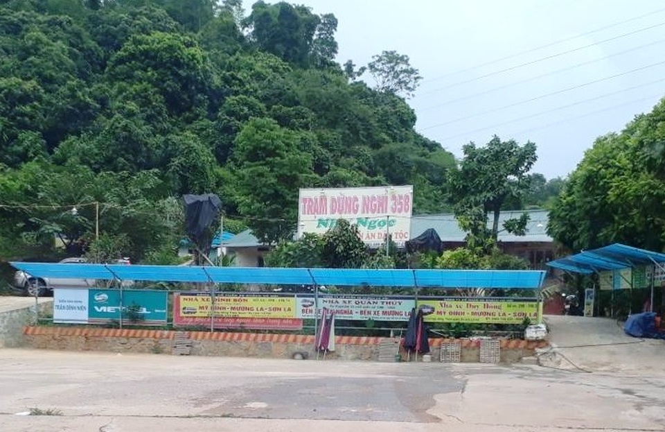 Nghi phạm tạt a xít vào nữ phụ bếp ở Hòa Bình ra đầu thú - 1 Nghi phạm tạt a xít vào nữ phụ bếp ở Hòa Bình ra đầu thú - 1