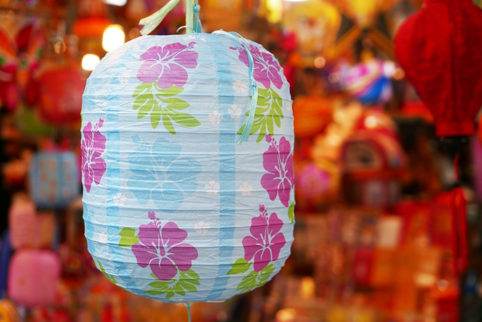 Đông nghịt người đi chơi chợ Trung thu phố cổ Hà Nội - 6 Đông nghịt người đi chơi chợ Trung thu phố cổ Hà Nội - 6