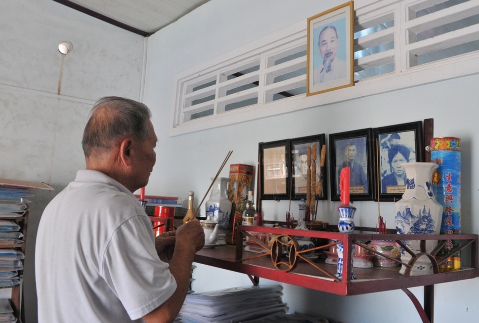 Đoàn tàu chợt dừng hẳn, hành khách khóc ngất vì nghe tin Bác Hồ từ trần - 3 Đoàn tàu chợt dừng hẳn, hành khách khóc ngất vì nghe tin Bác Hồ từ trần - 3
