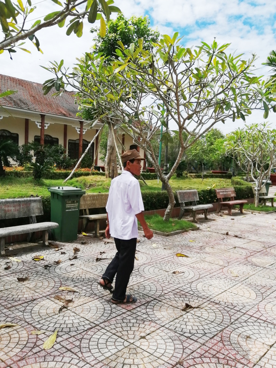 Thà hy sinh tính mạng, quyết giữ Đền thờ Bác Hồ giữa lòng địch - 2 Thà hy sinh tính mạng, quyết giữ Đền thờ Bác Hồ giữa lòng địch - 2
