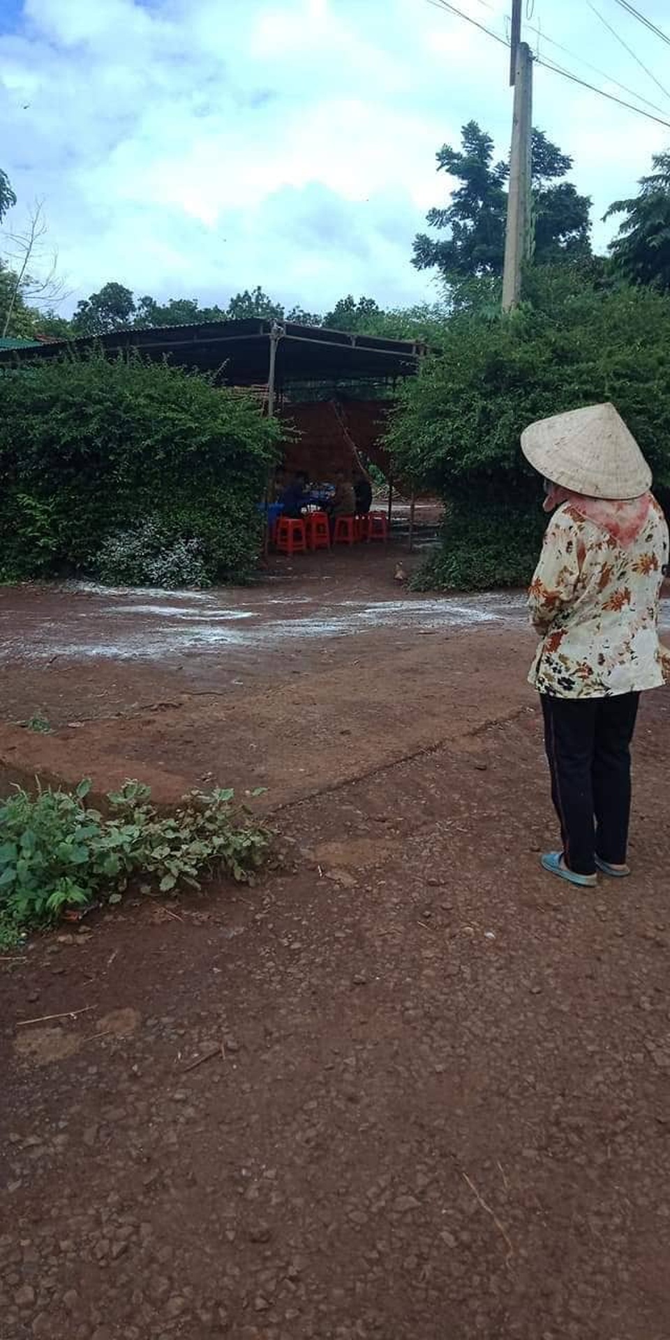 Vụ bé gái 6 tuổi tử vong nghi do bạch hầu: Khẩn trương dập ổ dịch tại buôn làng - 2 Vụ bé gái 6 tuổi tử vong nghi do bạch hầu: Khẩn trương dập ổ dịch tại buôn làng - 2
