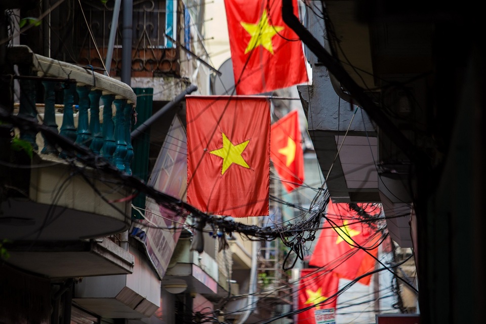 Đường phố Hà Nội đỏ thắm sắc cờ chào mừng Quốc khánh 2/9 - 8 Đường phố Hà Nội đỏ thắm sắc cờ chào mừng Quốc khánh 2/9 - 8