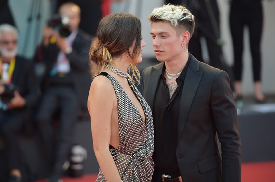 Bella Thorne đẹp quyến rũ với váy xẻ gợi cảm - 12 Bella Thorne đẹp quyến rũ với váy xẻ gợi cảm - 12