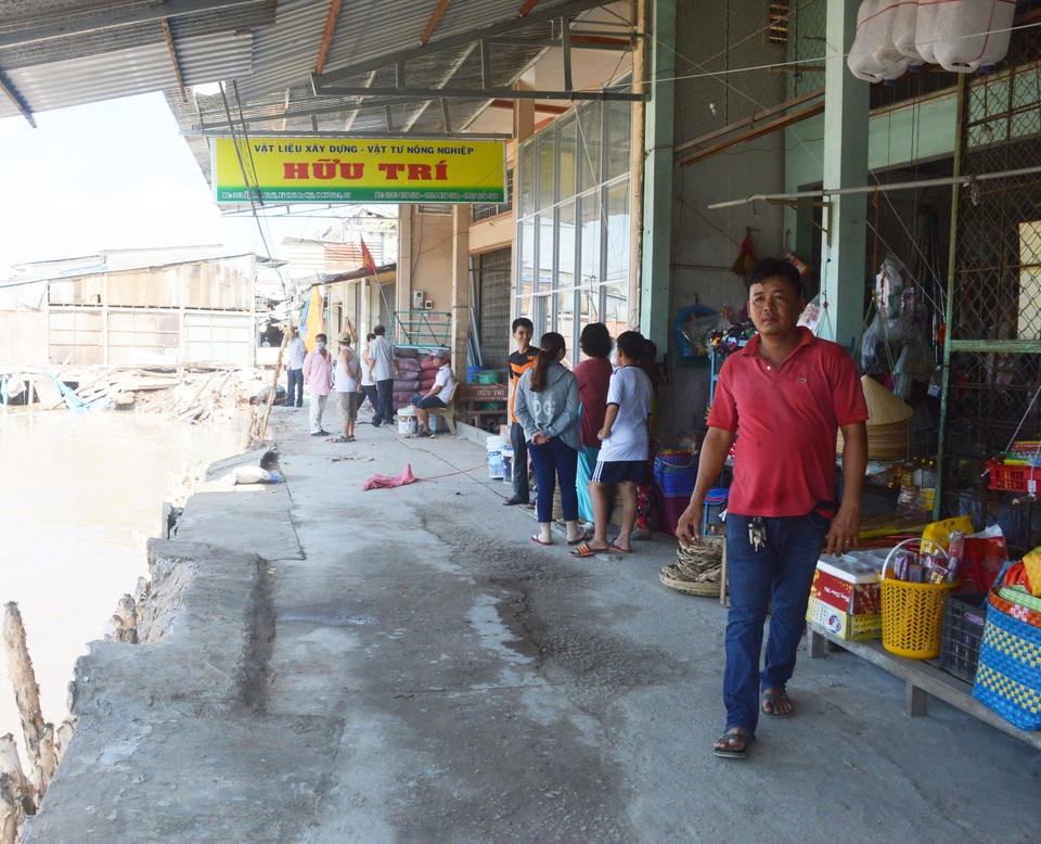 Sạt lở nuốt 9 căn nhà dân, đe dọa nhiều căn nhà khác - 5