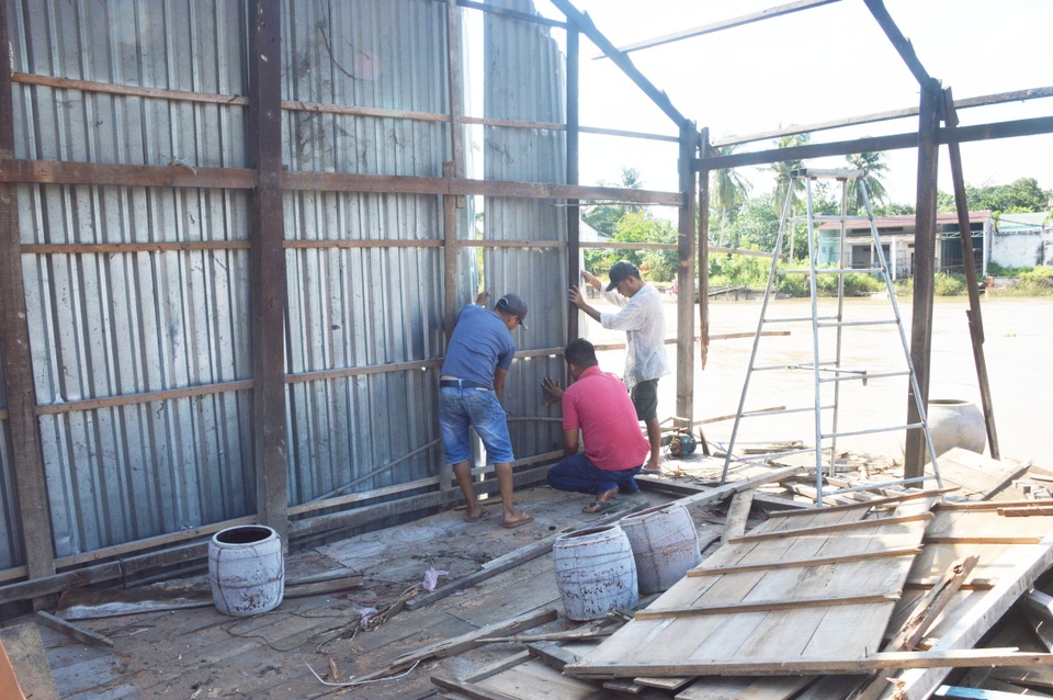 Sạt lở nuốt 9 căn nhà dân, đe dọa nhiều căn nhà khác - 4