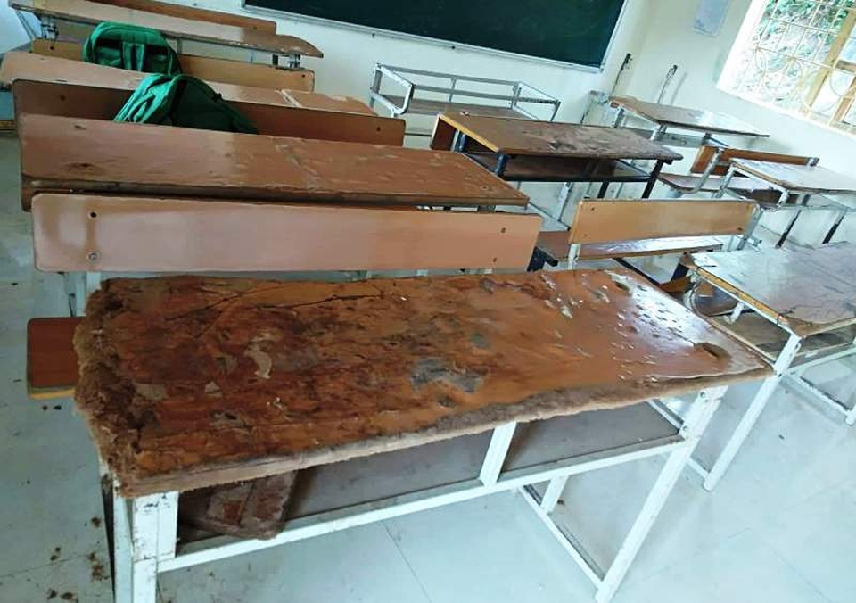 Gần 1.000 học sinh Mường Lát phải ngồi ghép vì thiếu bàn ghế - 2 Gần 1.000 học sinh Mường Lát phải ngồi ghép vì thiếu bàn ghế - 2