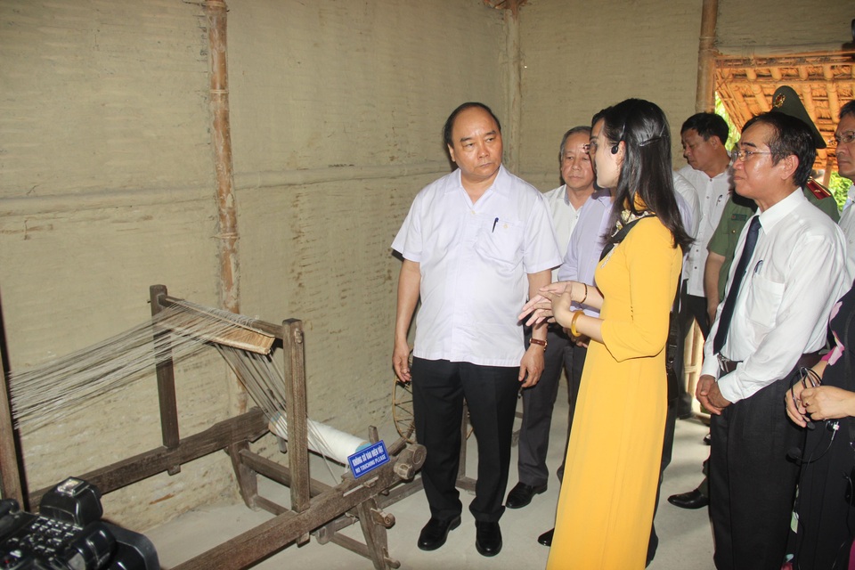 Thủ tướng thăm Nhà lưu niệm Chủ tịch Hồ Chí Minh tại Huế - 5 Thủ tướng thăm Nhà lưu niệm Chủ tịch Hồ Chí Minh tại Huế - 5