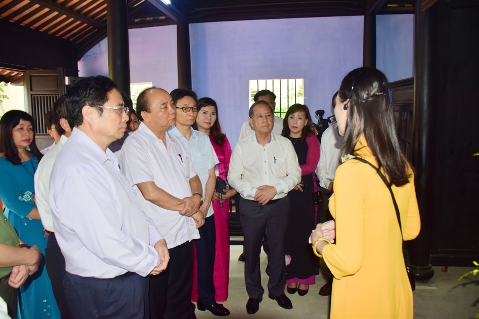 Thủ tướng thăm Nhà lưu niệm Chủ tịch Hồ Chí Minh tại Huế - 4 Thủ tướng thăm Nhà lưu niệm Chủ tịch Hồ Chí Minh tại Huế - 4