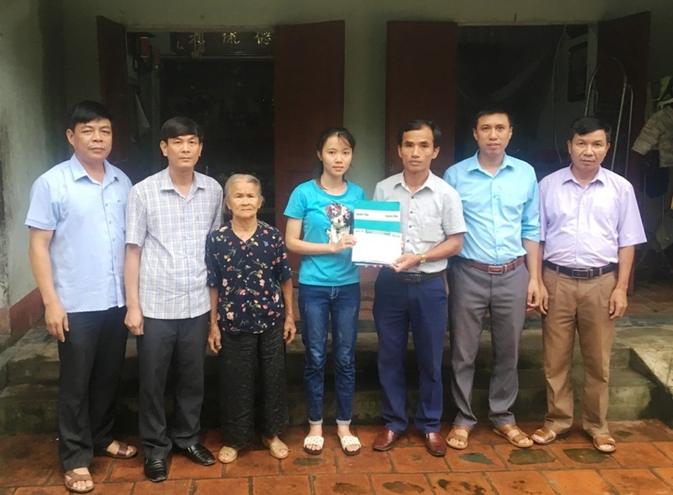 “Cô bé lọ lem” nhận được gần 250 triệu đồng trước ngày khai giảng năm học mới - 1 “Cô bé lọ lem” nhận được gần 250 triệu đồng trước ngày khai giảng năm học mới - 1
