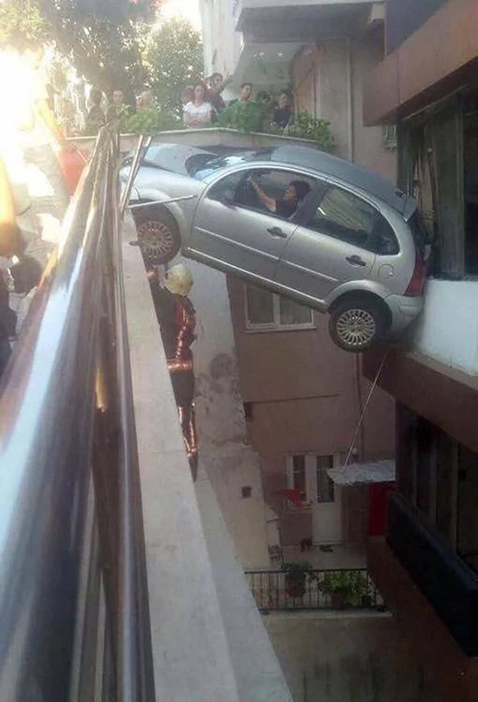 Những tình huống oái oăm khiến nạn nhân cười ra nước mắt - 1 Những tình huống oái oăm khiến nạn nhân cười ra nước mắt - 1