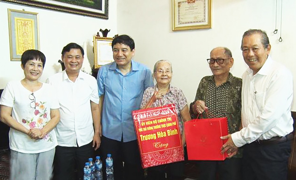 Phó Thủ tướng Trương Hòa Bình thăm, tặng quà cho gia đình chính sách - 1 Phó Thủ tướng Trương Hòa Bình thăm, tặng quà cho gia đình chính sách - 1