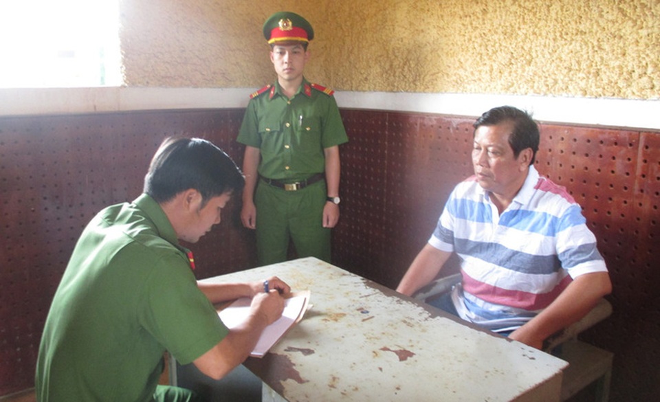 Trinh sát kể chuyện bán cà phê, đánh cá, phá đường dây xăng giả của đại gia Trịnh Sướng - 4 Trinh sát kể chuyện bán cà phê, đánh cá, phá đường dây xăng giả của đại gia Trịnh Sướng - 4