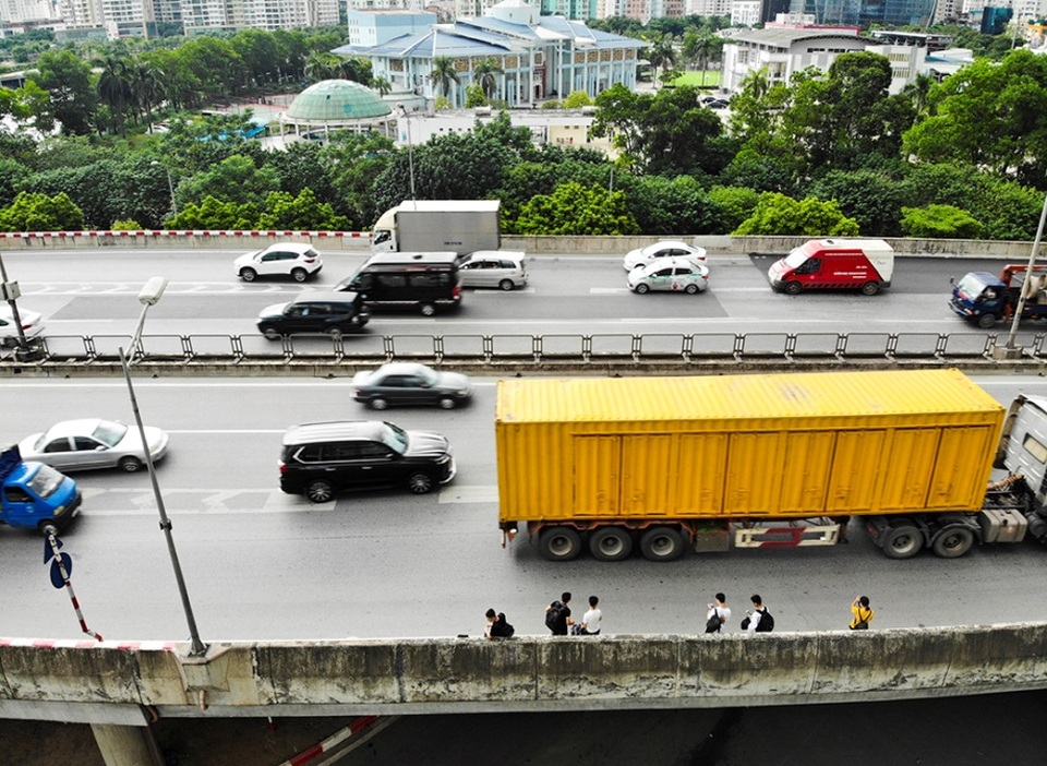 Hà Nội: Xe dù, bến cóc hoành hành dịp nghỉ lễ - 7 Hà Nội: Xe dù, bến cóc hoành hành dịp nghỉ lễ - 7