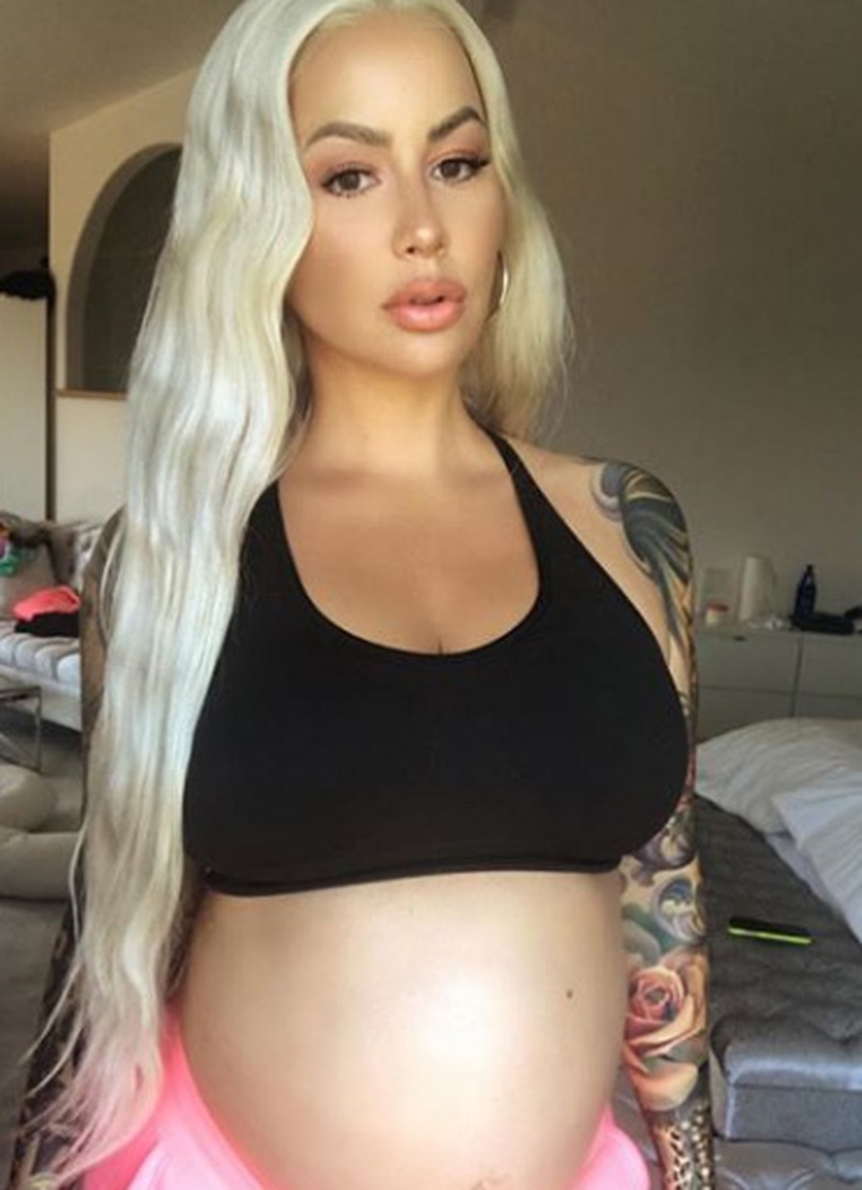 Mang bầu hơn 8 tháng, Amber Rose vẫn diện váy bó sát - 5 Mang bầu hơn 8 tháng, Amber Rose vẫn diện váy bó sát - 5