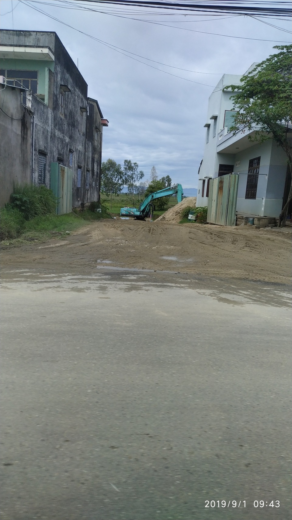 Bến cát trái phép hoạt động trong ngày lễ