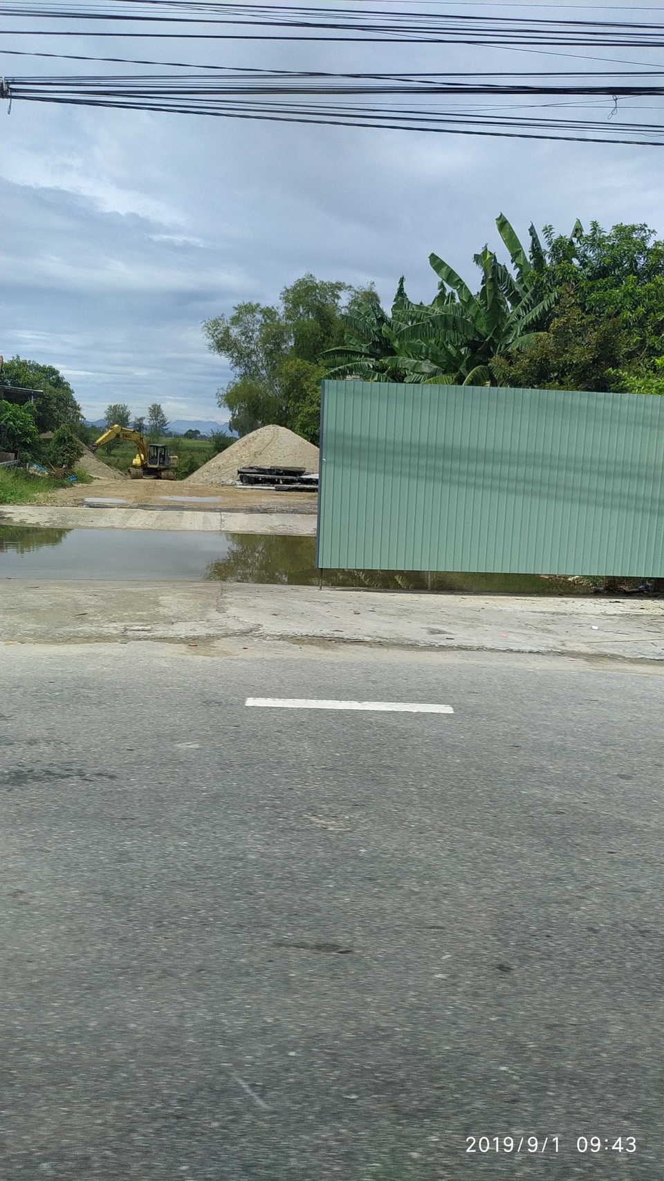 Bến cát trái phép hoạt động trong ngày lễ