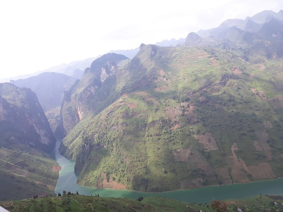 Sửng sốt trước vẻ đẹp của hẻm vực sâu nhất Đông Nam Á ở Hà Giang - 11 Sửng sốt trước vẻ đẹp của hẻm vực sâu nhất Đông Nam Á ở Hà Giang - 11