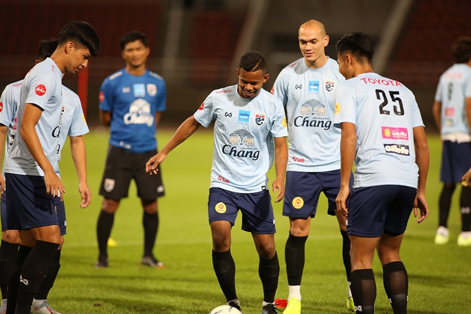 Đột nhập buổi tập của đội tuyển Thái Lan trước trận gặp Việt Nam - 16 Đột nhập buổi tập của đội tuyển Thái Lan trước trận gặp Việt Nam - 16