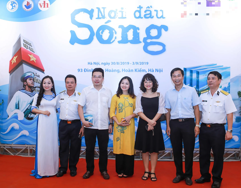 Nơi đầu sóng - 21 câu chuyện xúc động về biển đảo quê hương - 2 Nơi đầu sóng - 21 câu chuyện xúc động về biển đảo quê hương - 2