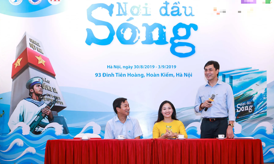 Nơi đầu sóng - 21 câu chuyện xúc động về biển đảo quê hương - 1 Nơi đầu sóng - 21 câu chuyện xúc động về biển đảo quê hương - 1