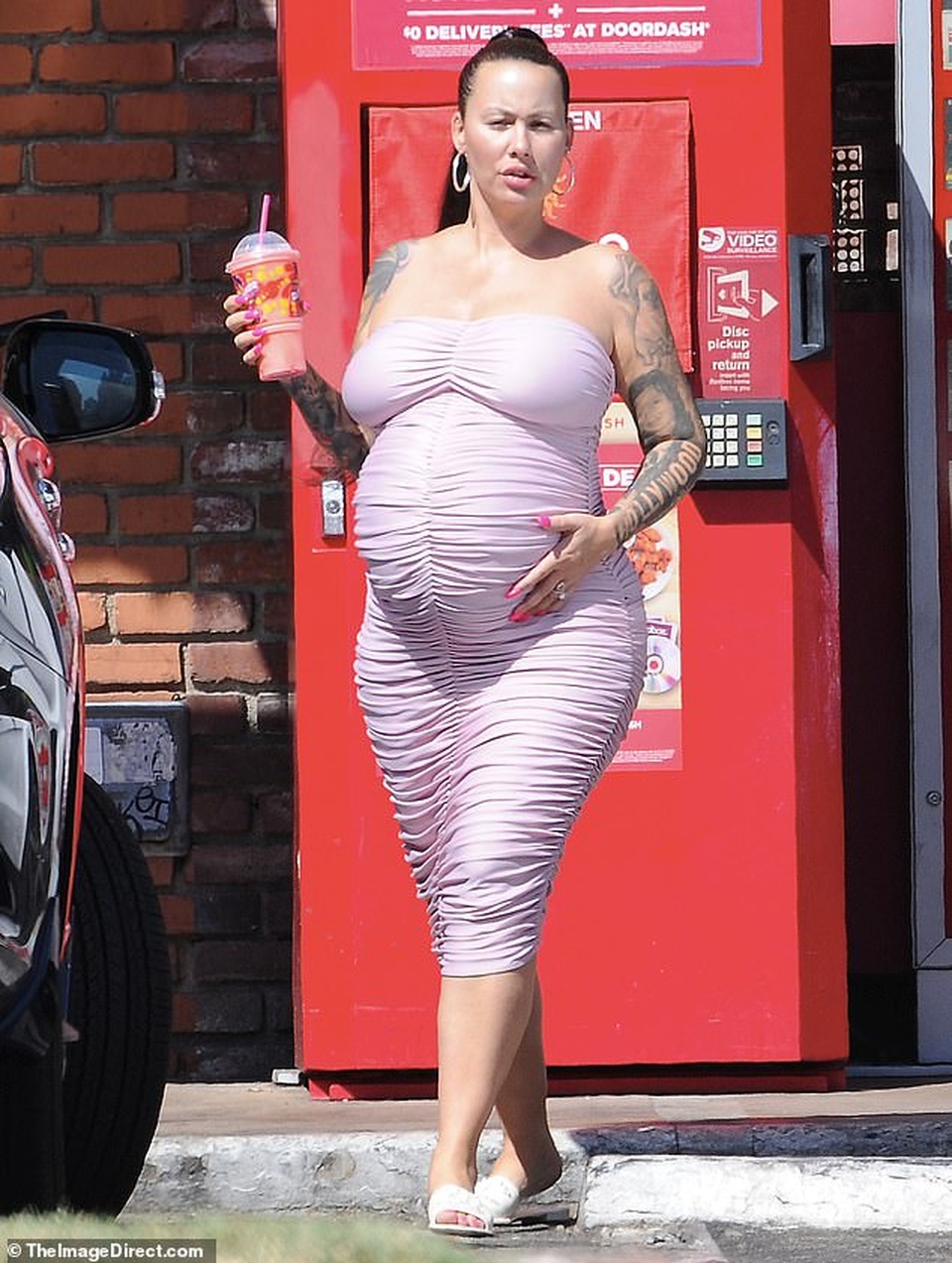 Mang bầu hơn 8 tháng, Amber Rose vẫn diện váy bó sát - 1 Mang bầu hơn 8 tháng, Amber Rose vẫn diện váy bó sát - 1