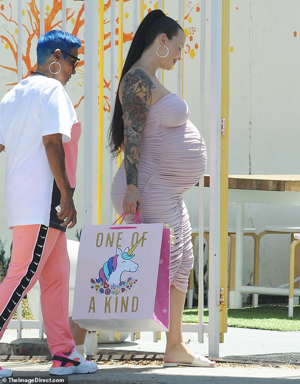 Mang bầu hơn 8 tháng, Amber Rose vẫn diện váy bó sát - 3 Mang bầu hơn 8 tháng, Amber Rose vẫn diện váy bó sát - 3
