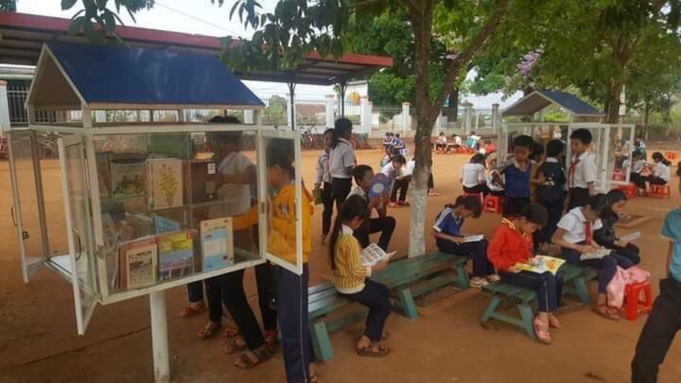 Thiết thực dự án “Thư viện về buôn” cho trẻ em nghèo - 3 Thiết thực dự án “Thư viện về buôn” cho trẻ em nghèo - 3