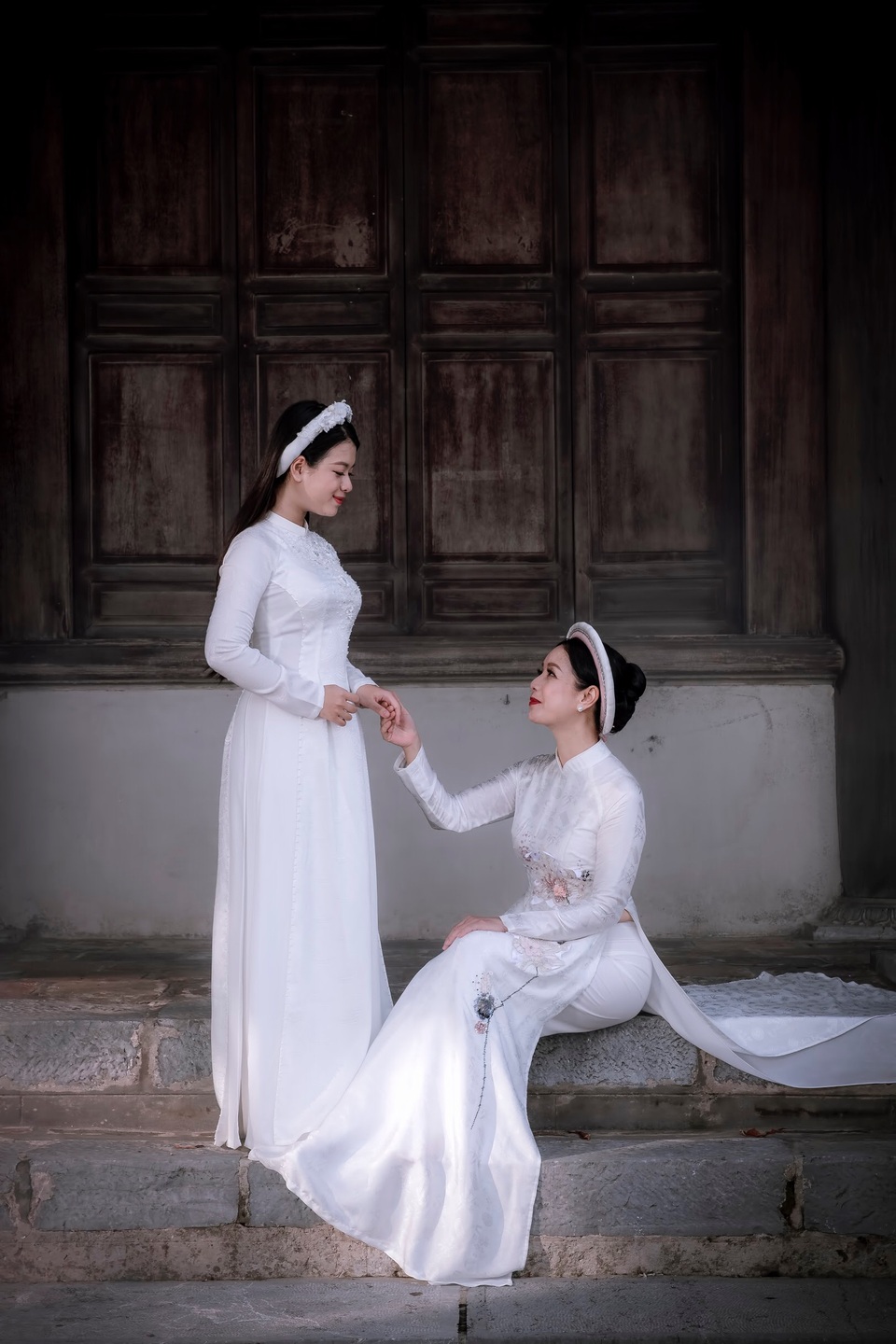 NSƯT Chiều Xuân và con gái út đẹp dịu dàng trong tà áo dài - 4 NSƯT Chiều Xuân và con gái út đẹp dịu dàng trong tà áo dài - 4
