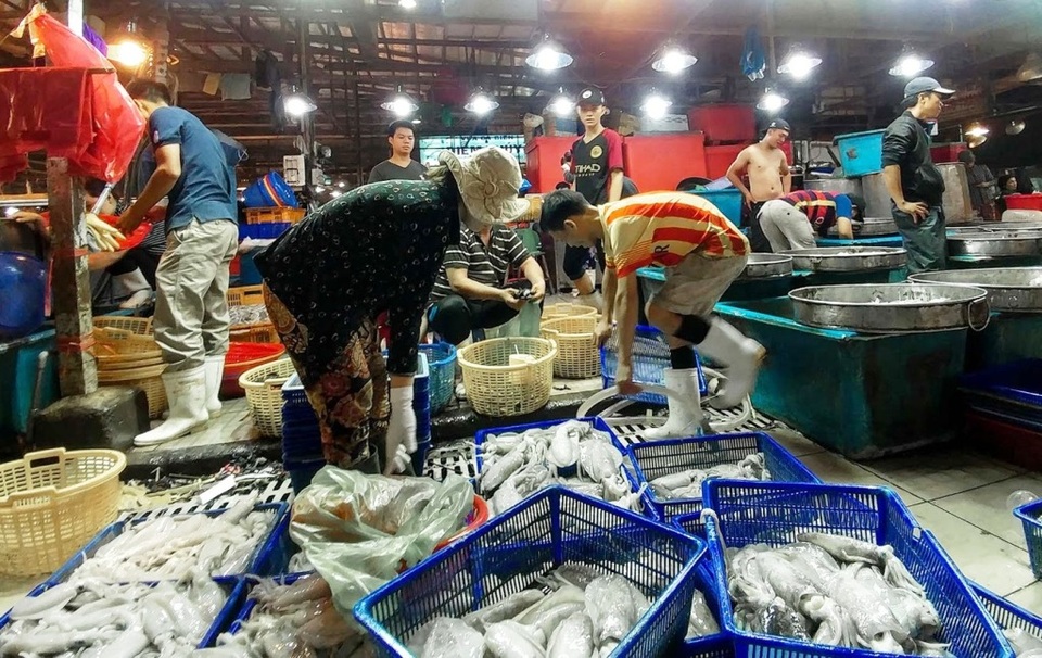 Dân buôn hải sản “hốt bạc” dịp lễ 2/9, nhiều điểm bán bỏ túi hàng trăm triệu - 1 Dân buôn hải sản “hốt bạc” dịp lễ 2/9, nhiều điểm bán bỏ túi hàng trăm triệu - 1