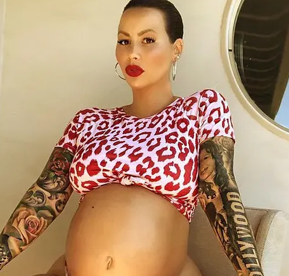 Mang bầu hơn 8 tháng, Amber Rose vẫn diện váy bó sát - 4 Mang bầu hơn 8 tháng, Amber Rose vẫn diện váy bó sát - 4
