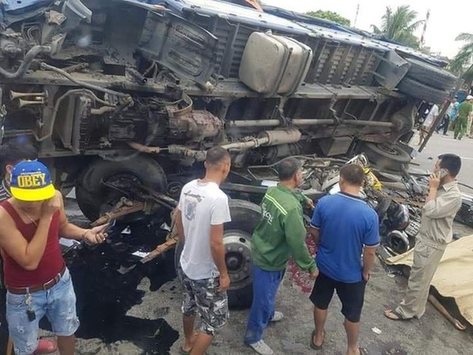 Nạn nhân sống sót trong vụ tai nạn thảm khốc ở Hải Dương hiện ra sao? - 4 Nạn nhân sống sót trong vụ tai nạn thảm khốc ở Hải Dương hiện ra sao? - 4