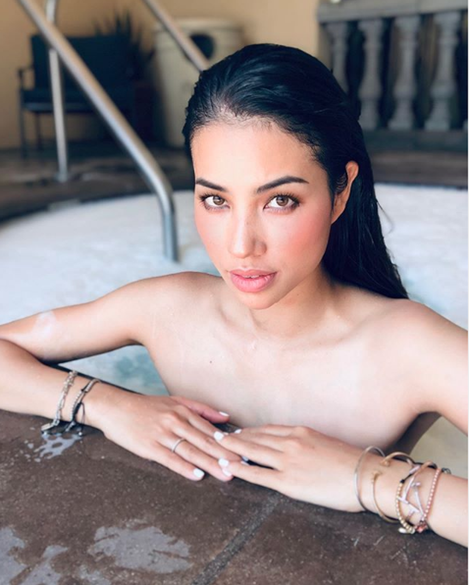 Choáng ngợp với cuộc sống sang chảnh của Hoa hậu Phạm Hương trên đất Mỹ - 1