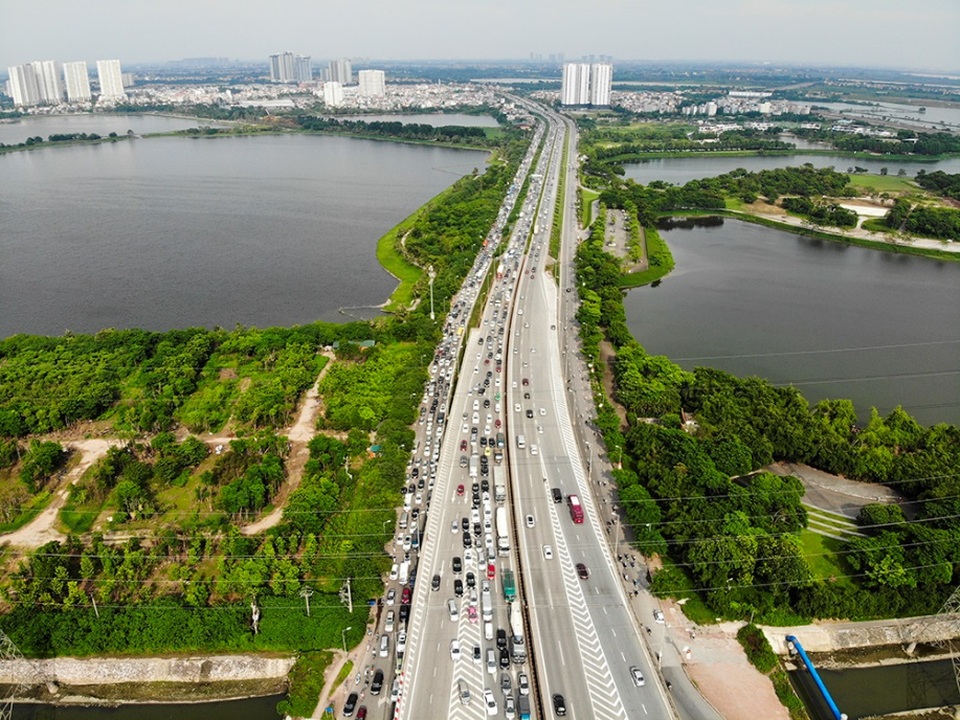 Cảnh đoàn xe ùn tắc hàng km ở cửa ngõ phía Nam Hà Nội - 1 Cảnh đoàn xe ùn tắc hàng km ở cửa ngõ phía Nam Hà Nội - 1