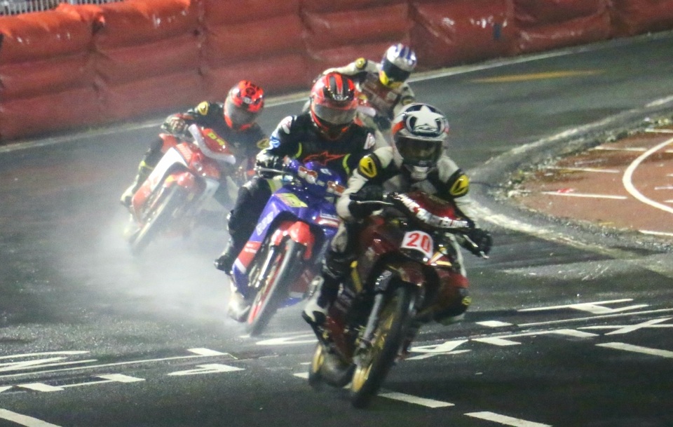 Kịch tính giải đua xe mô tô toàn quốc chào mừng 2/9 - 8