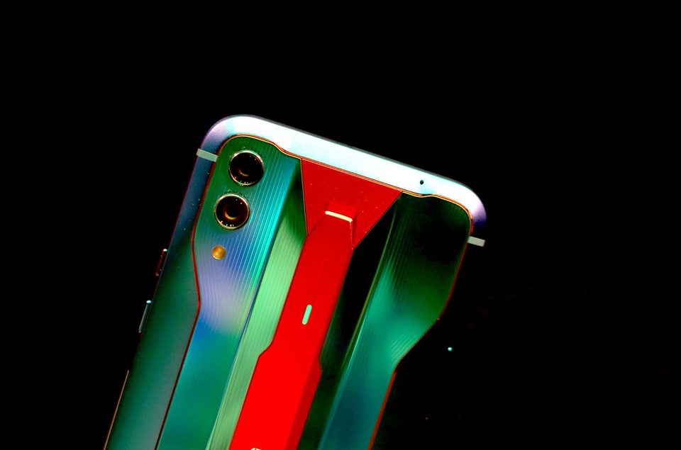 Cận cảnh smartphone Black Shark 2 Pro vi xử lý Snapdragon 855+ - 4 Cận cảnh smartphone Black Shark 2 Pro vi xử lý Snapdragon 855+ - 4