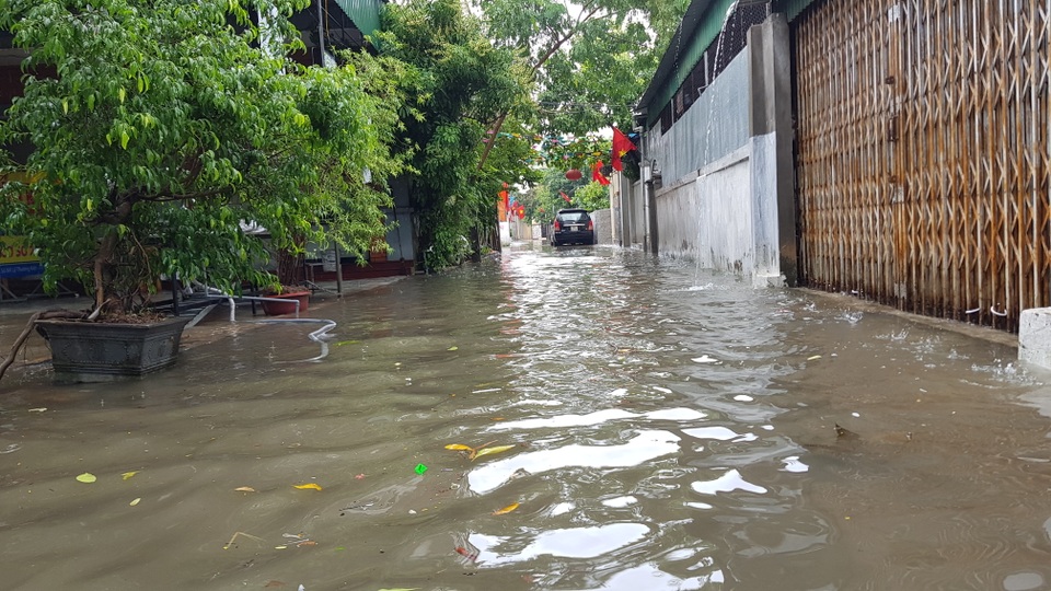 Thành phố Vinh thất thủ vì mưa lớn kéo dài nhiều ngày - 2