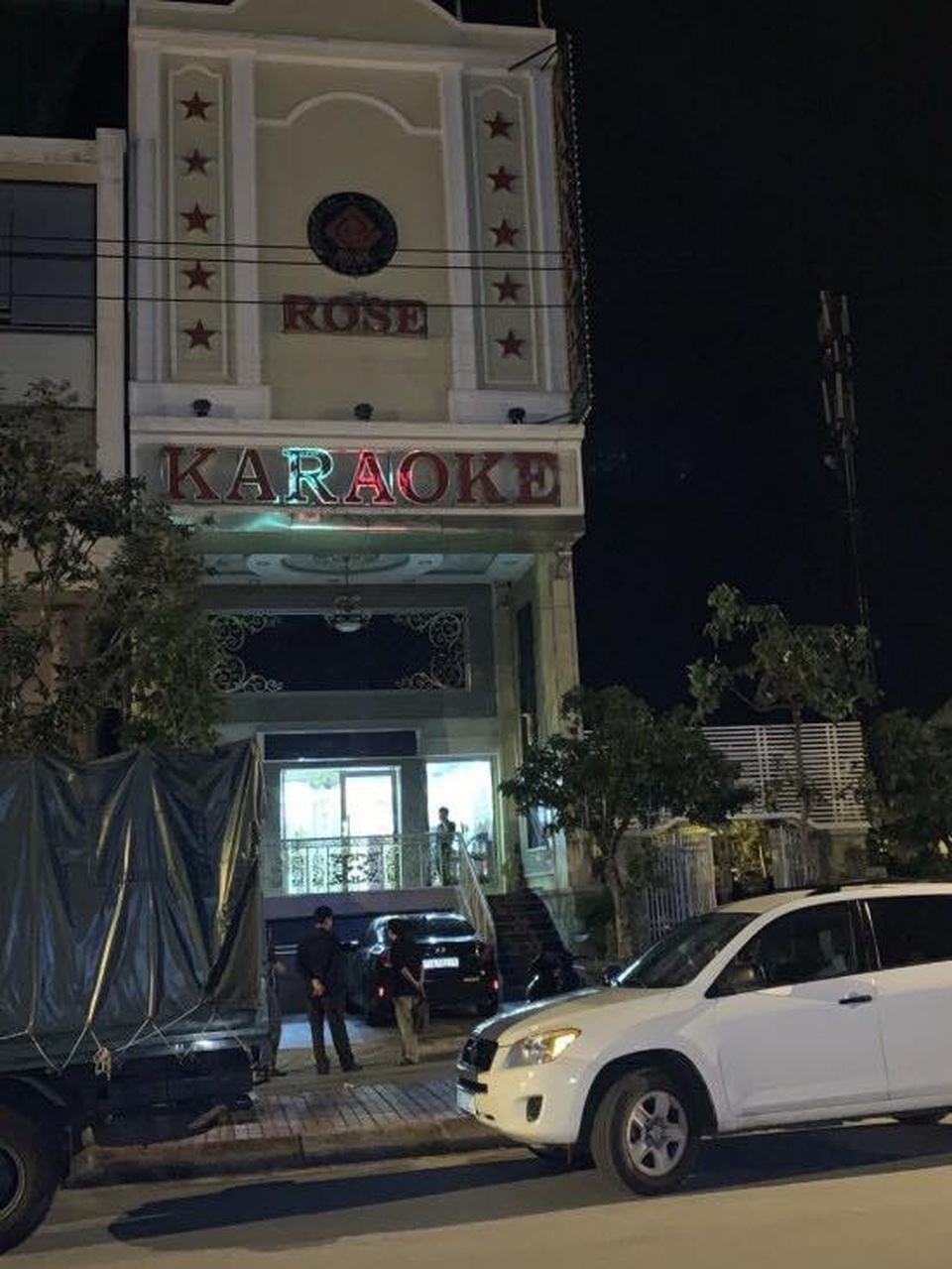 Phát hiện 15 nam, nữ đang phê ma tuý trong quán karaoke - 1 Phát hiện 15 nam, nữ đang phê ma tuý trong quán karaoke - 1