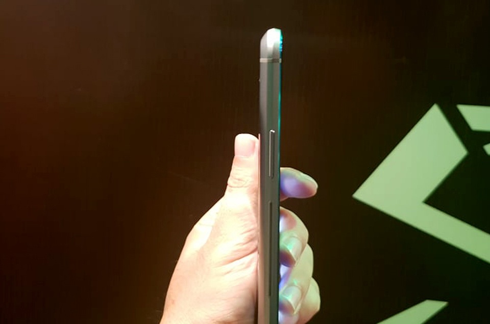 Cận cảnh smartphone Black Shark 2 Pro vi xử lý Snapdragon 855+ - 7 Cận cảnh smartphone Black Shark 2 Pro vi xử lý Snapdragon 855+ - 7