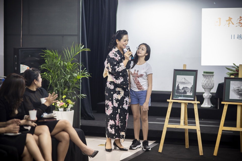 Hoa hậu Phan Hoàng Thu xinh đẹp trong trang phục Yukata Nhật Bản - 11 Hoa hậu Phan Hoàng Thu xinh đẹp trong trang phục Yukata Nhật Bản - 11